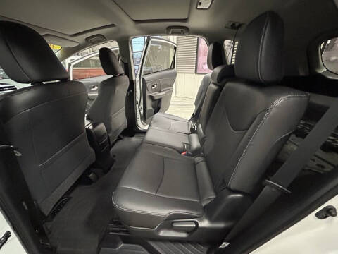 2016 Toyota Prius v Five