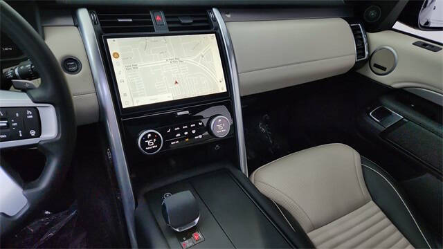 2024 Land Rover Discovery P300 Dynamic SE