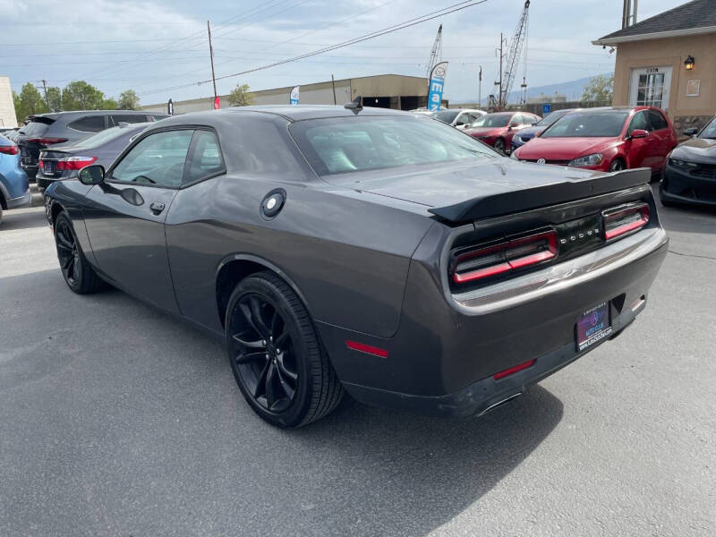 2016 Dodge Challenger SXT Plus