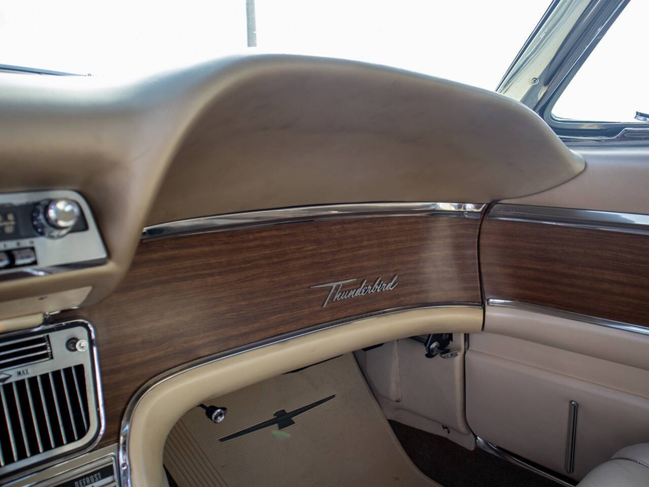 1963 Ford Thunderbird 51