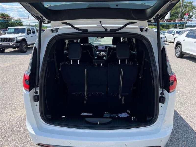 2027 Chrysler Pacifica Limited
