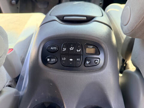 2005 Toyota Sequoia SR5