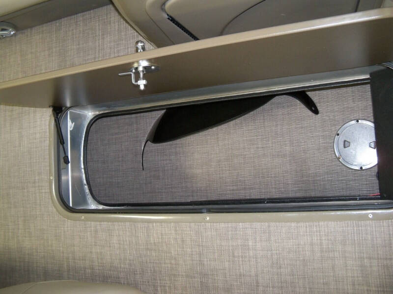 2023 Sun Tracker Party Barge 22 XP3