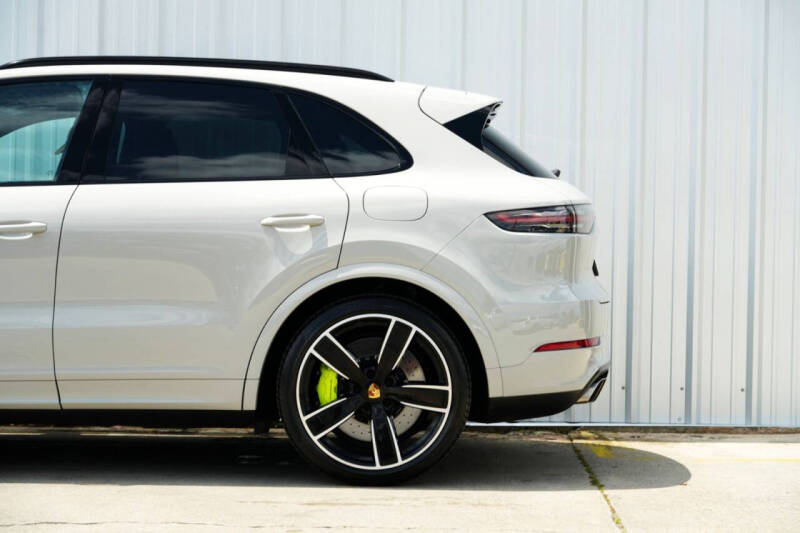 2022 Porsche Cayenne Turbo S E-Hybrid