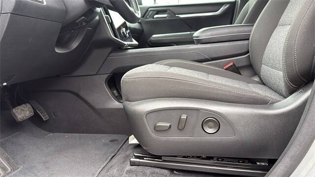 2025 GMC Acadia Elevation