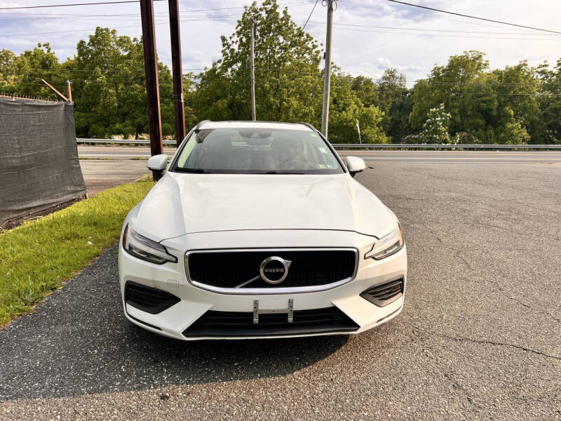 2020 Volvo V60 Momentum's photo