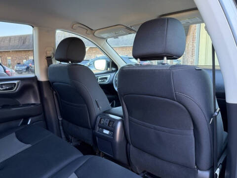 2017 Nissan Pathfinder SV