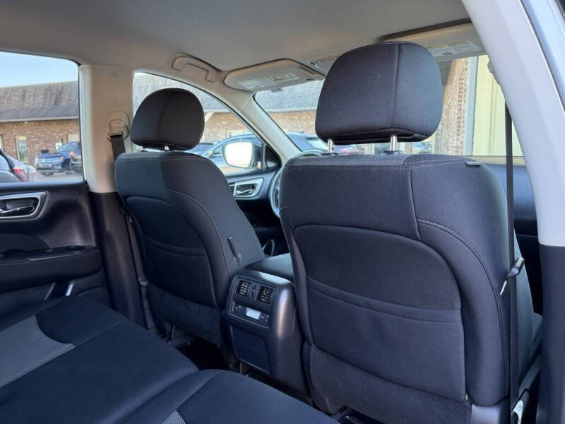 2017 Nissan Pathfinder SV