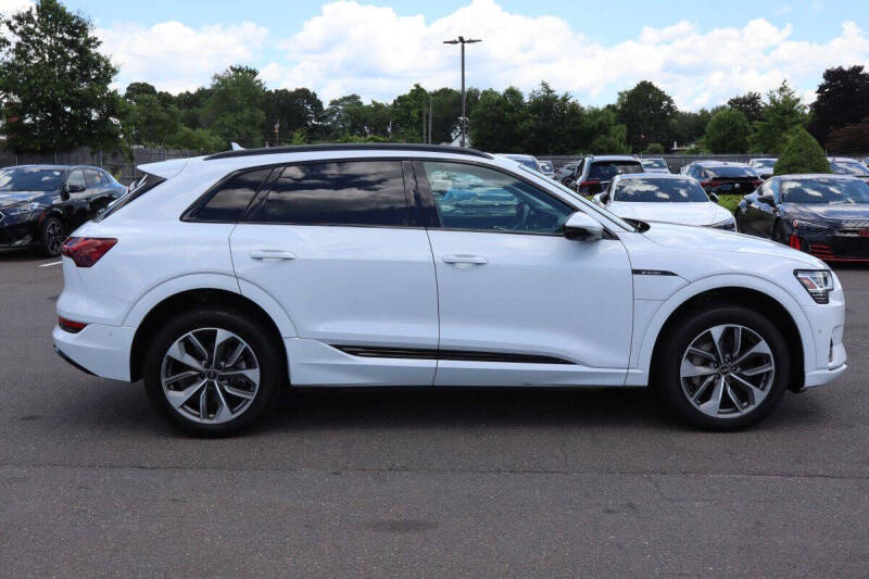 2021 Audi e-tron quattro Premium Plus