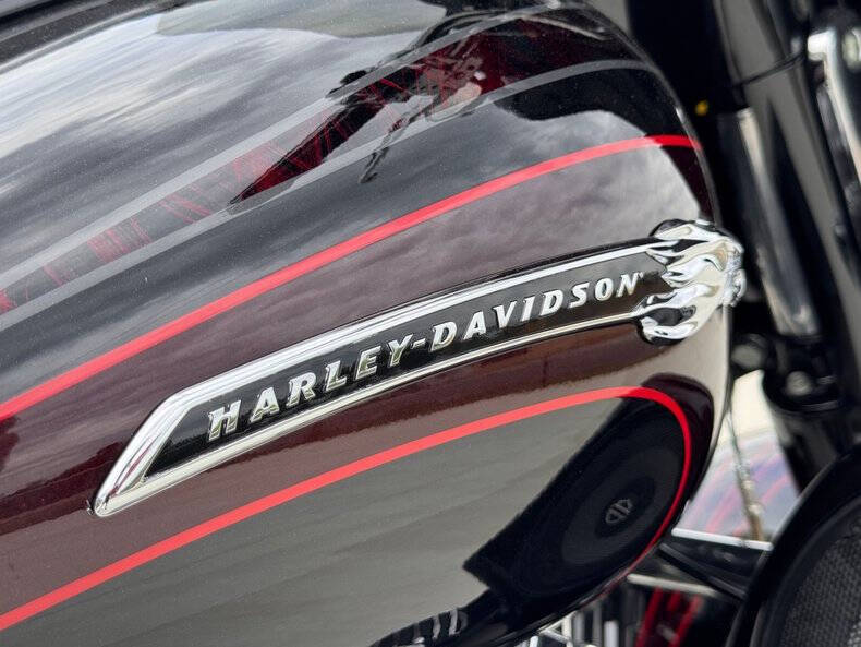 2011 Harley-Davidson Street Glide CVO