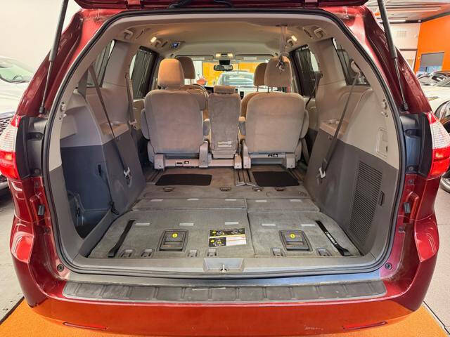 2019 Toyota Sienna LE 8-Passenger