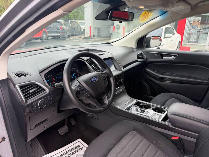 2020 Ford Edge SE