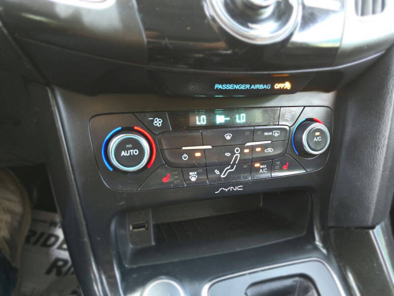 2017 Ford Focus Titanium