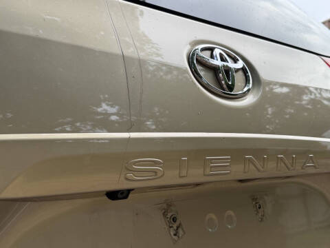 2014 Toyota Sienna LE 7-Passenger Auto Access Seat