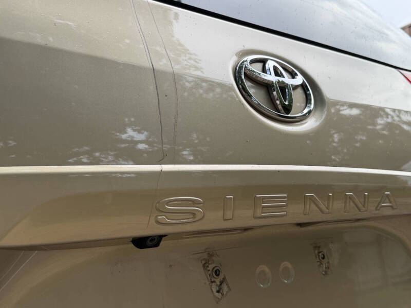 2014 Toyota Sienna LE 7-Passenger Auto Access Seat
