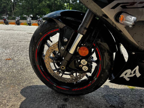 2025 Yamaha YZF-R7 -