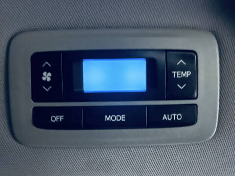 2017 Toyota Sienna LE 7-Passenger Auto Access Seat