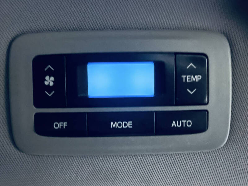 2017 Toyota Sienna LE 7-Passenger Auto Access Seat