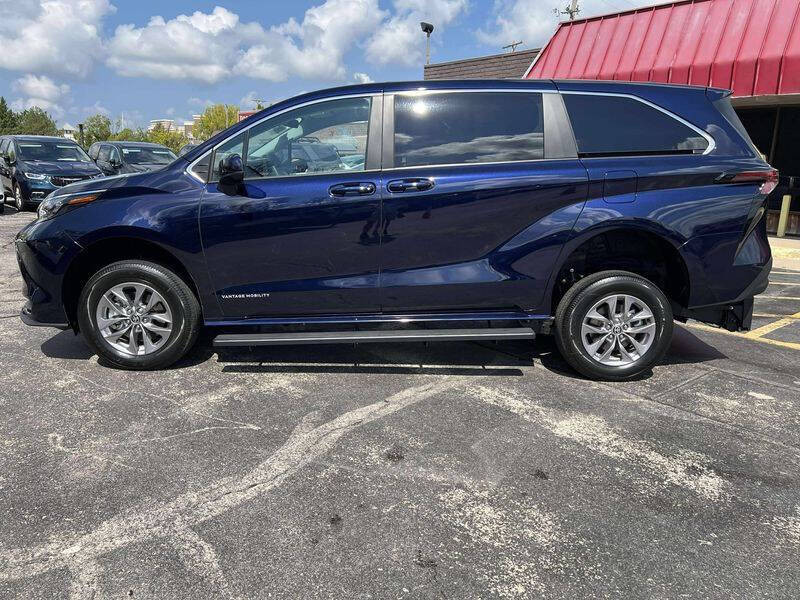 2025 Toyota Sienna LE 8-Passenger
