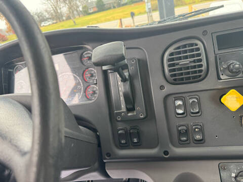 2013 Freightliner M2 106