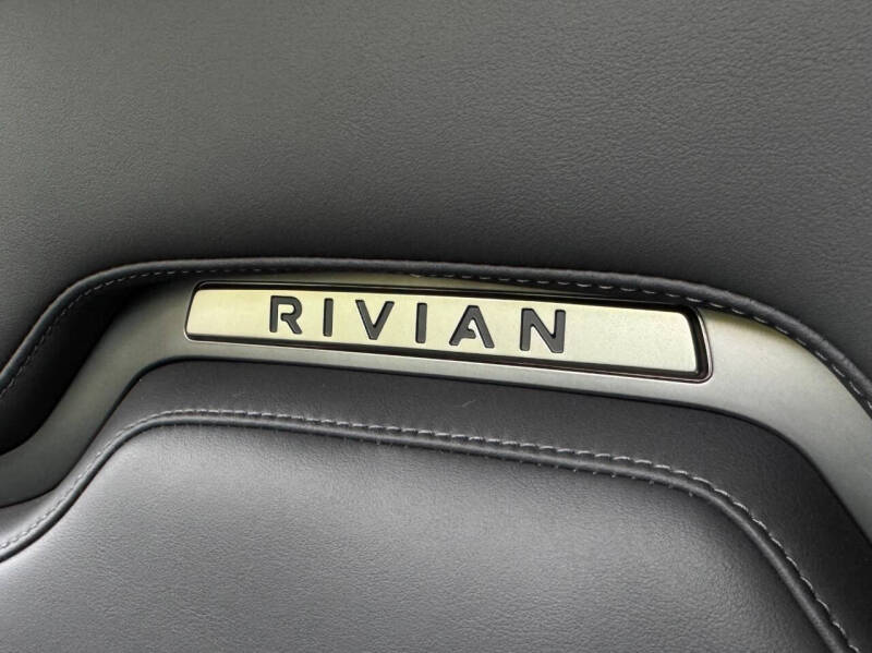 2023 Rivian R1S Adventure
