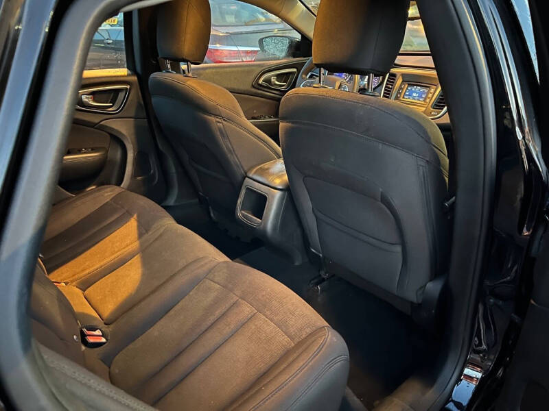 2015 Chrysler 200 LX