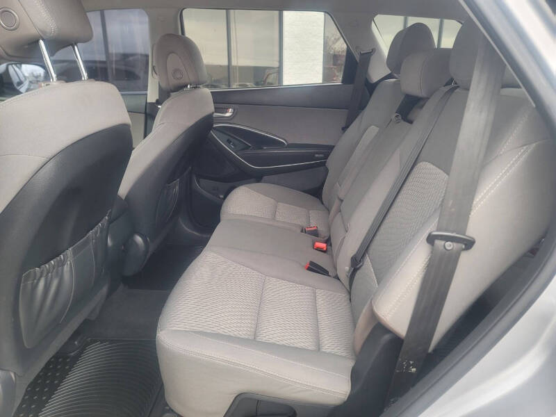 2017 Hyundai Santa Fe SE