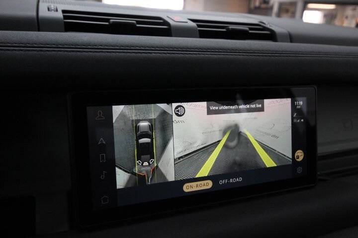 2020 Land Rover Defender 110 SE