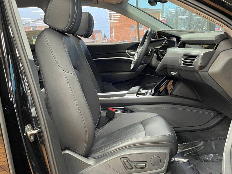 2021 Audi e-tron quattro Premium