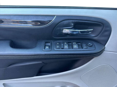 2016 Chrysler Town and Country Touring