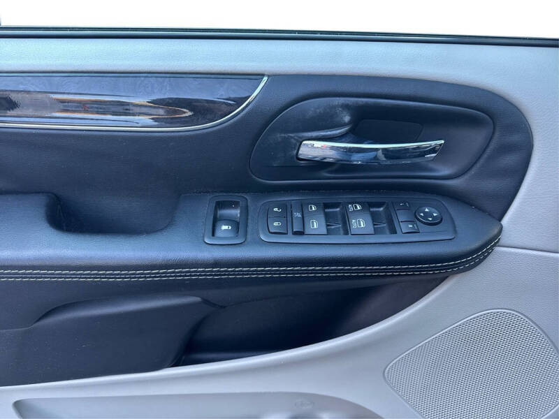 2016 Chrysler Town and Country Touring