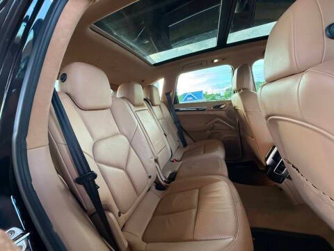 2014 Porsche Cayenne GTS