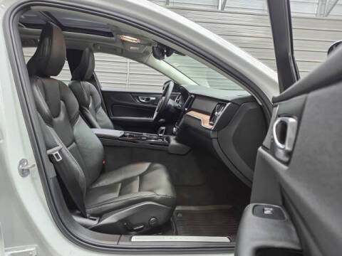 2025 Volvo S60 T8 Plus
