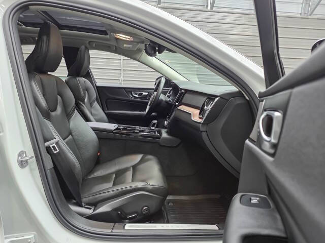 2025 Volvo S60 T8 Plus