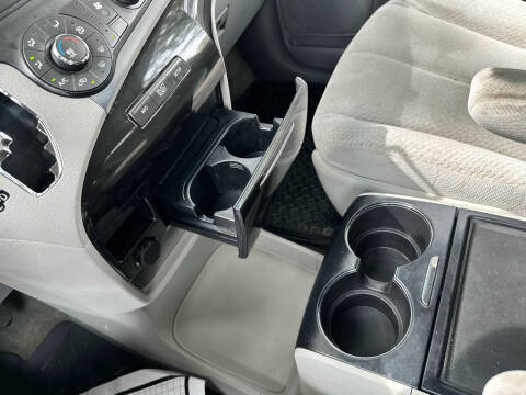 2012 Toyota Sienna LE 8-Passenger