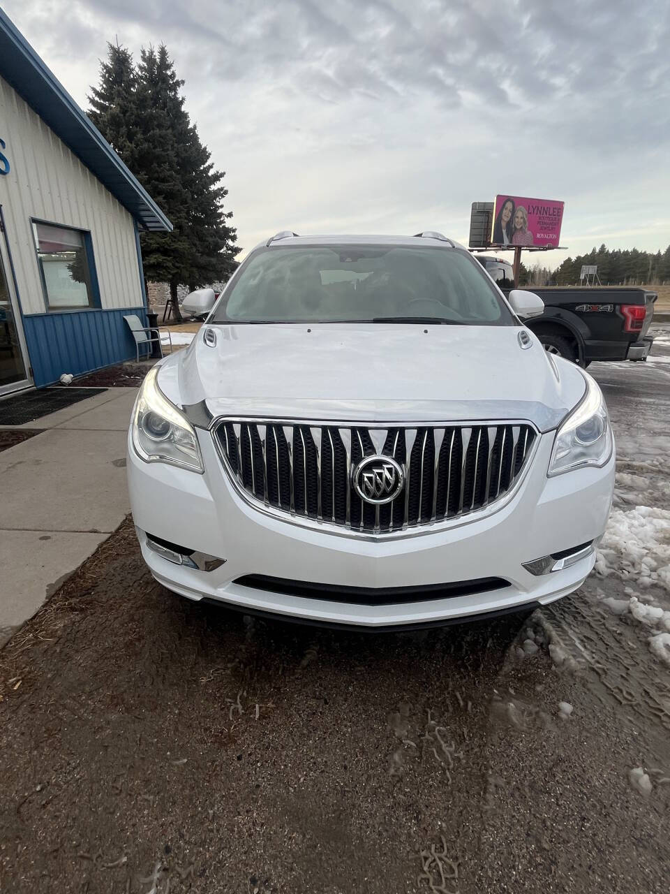 Off white 2017 Buick Enclave Premium AWD Premium 4dr Crossover 11