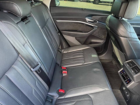 2019 Audi e-tron quattro Prestige