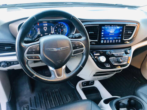 2017 Chrysler Pacifica Touring-L Plus