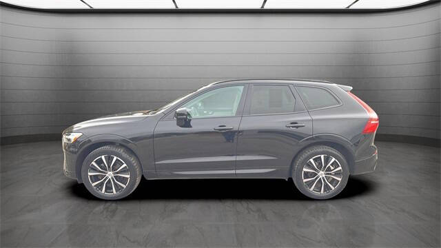 2023 Volvo XC60 B5 Plus Dark Theme