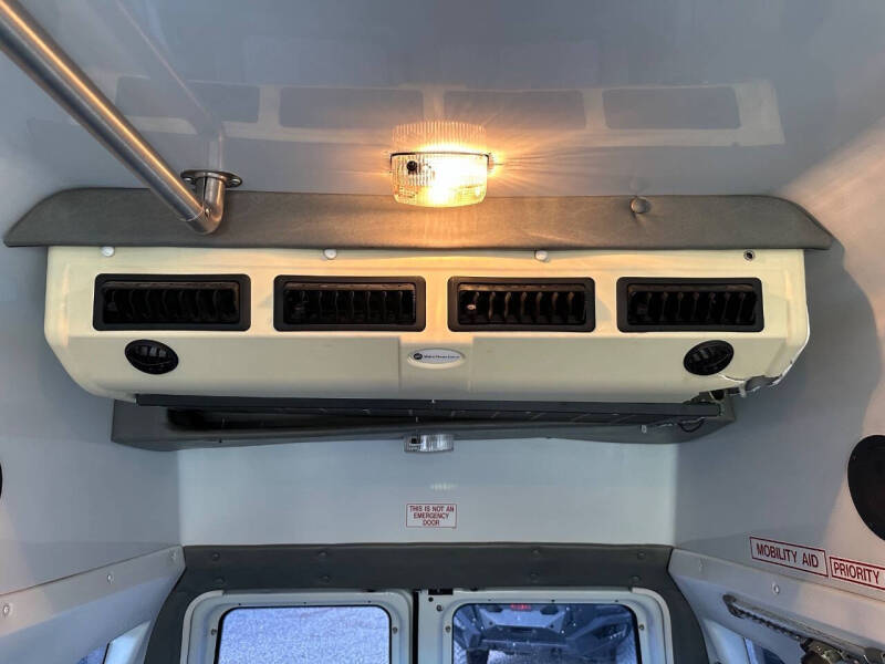 2004 Ford E-Series