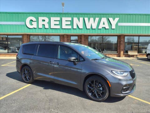2023 Chrysler Pacifica for sale at Greenway Automotive GMC in Morris IL