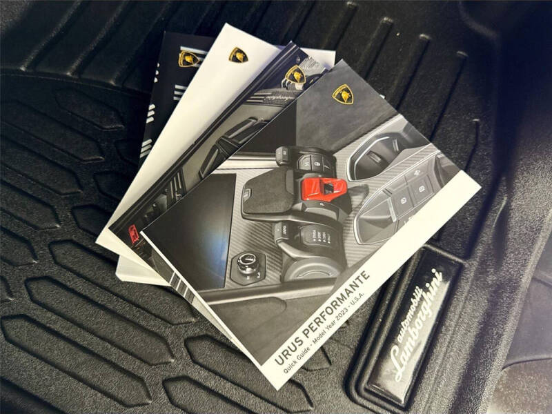 2023 Lamborghini Urus Performante