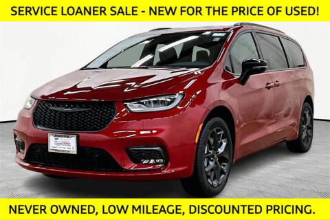 2026 Chrysler Pacifica Select