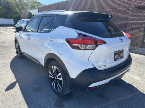 2020 Nissan Kicks SR