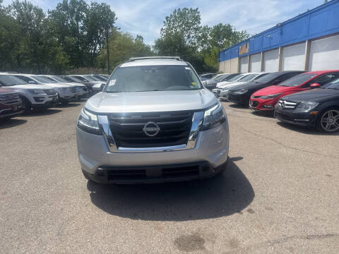 2022 Nissan Pathfinder SV