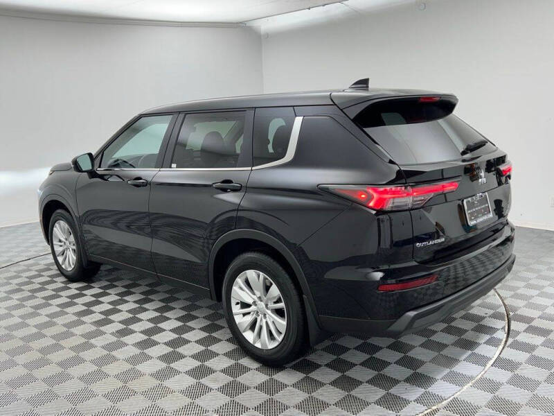 2025 Mitsubishi Outlander ES