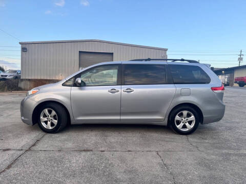 2014 Toyota Sienna LE 8-Passenger