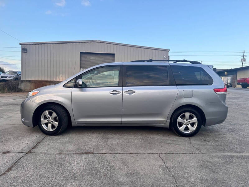 2014 Toyota Sienna LE 8-Passenger
