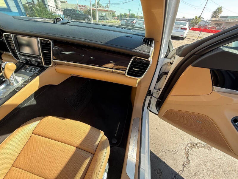 2016 Porsche Panamera S