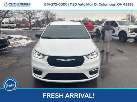 2025 Chrysler Pacifica Plug-In Hybrid Select